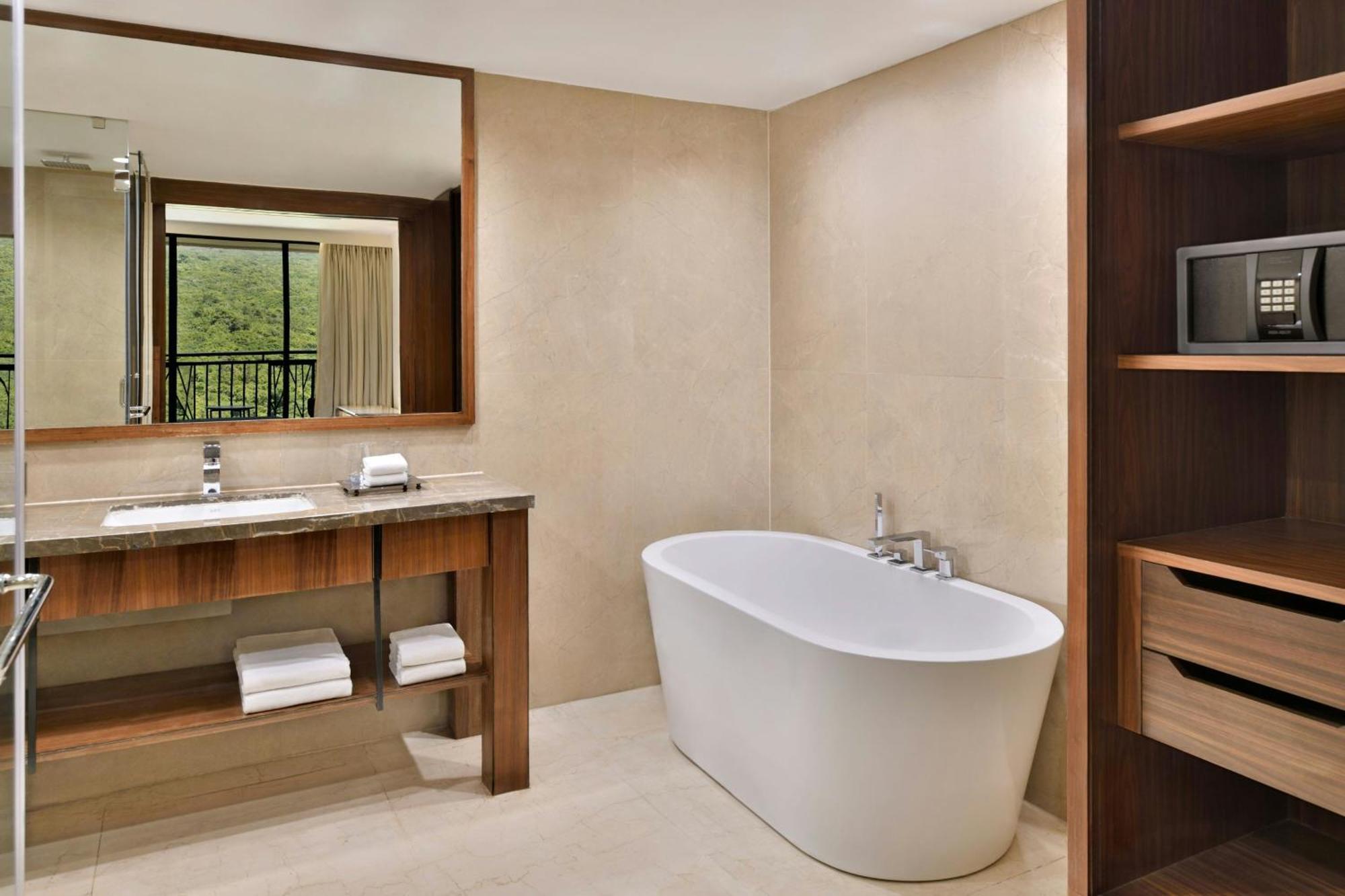 Courtyard By Marriott Mahabaleshwar Hotel Exterior photo