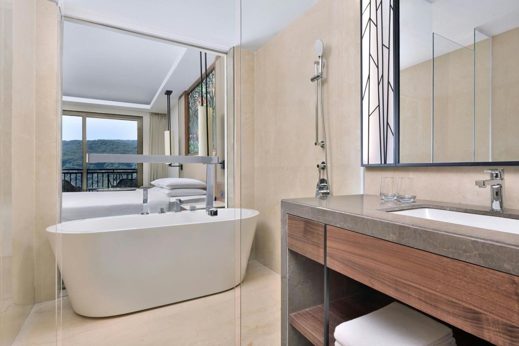 Courtyard By Marriott Mahabaleshwar Hotel Exterior photo